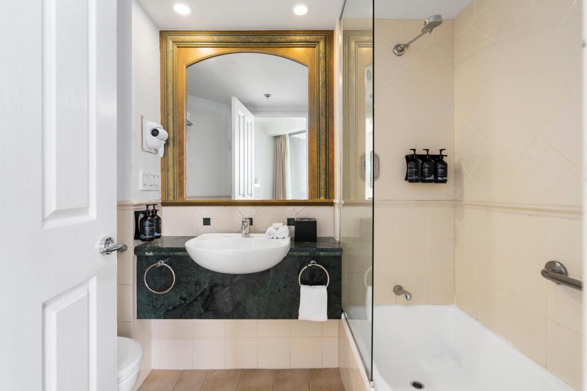 Legends Surfers Paradise Mid Week Madness Deal - Q Stay Gold Coast Exterior photo